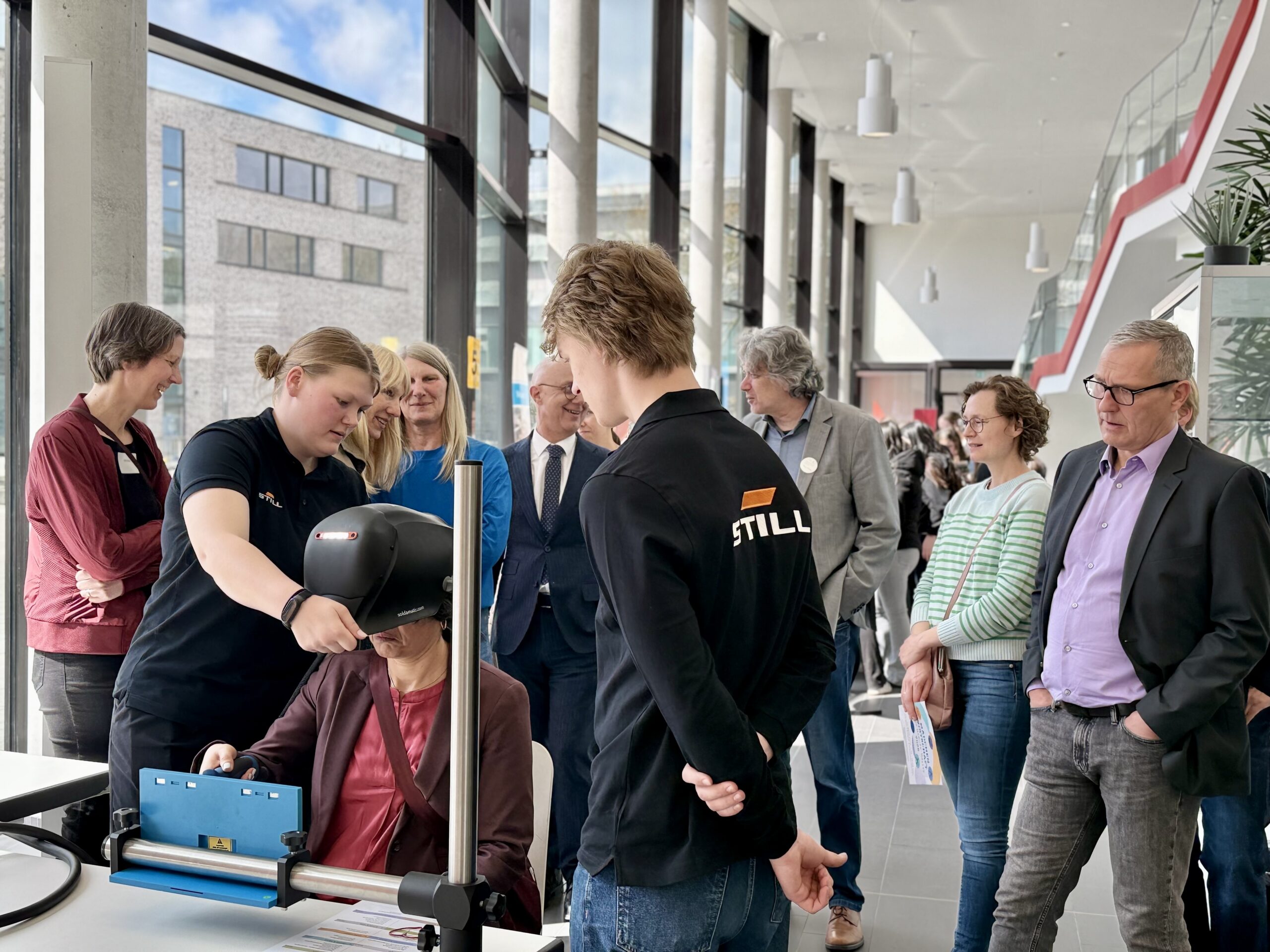 DGB Vorsitzende mit VR Brille